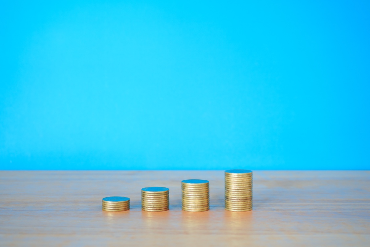 Stacks of coins on a desk, representing small-business cash-flow management